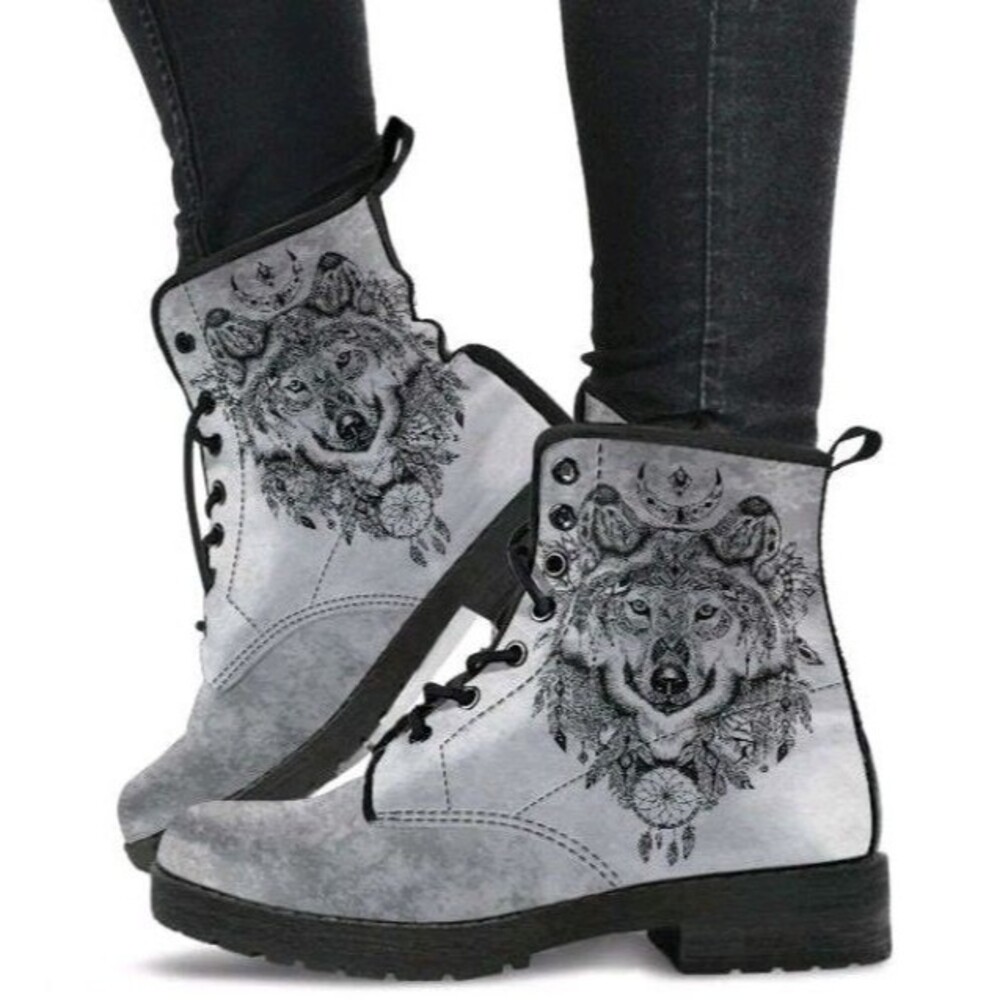 Yes We Vibe Boho Wolf Handecrafted Vegan Leather Combat Boots Women US7 8.5W